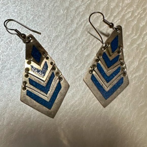 6 earrings of great variety. $27 each set; bundled lot for $132 ($22 each) - Picture 5 of 10